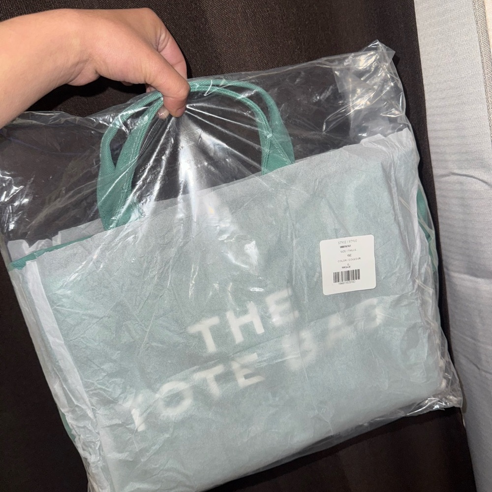 BRAND NEW Wasabi Marc Jacobs Medium Tote Bag - Picture 5 of 5